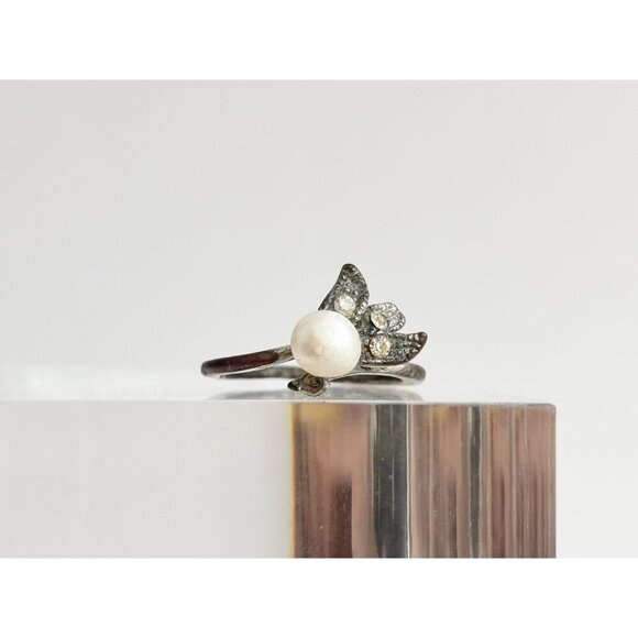 Faux Pearl Dainty Minimal Gemstone Silver Toned Vintage Cute Ring - sz 7 - Picture 10 of 10